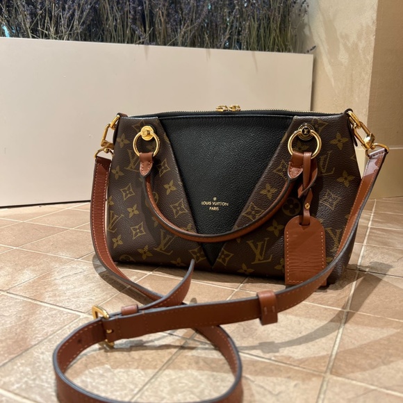 Louis Vuitton Handbags - Louis Vuitton V Tote BB